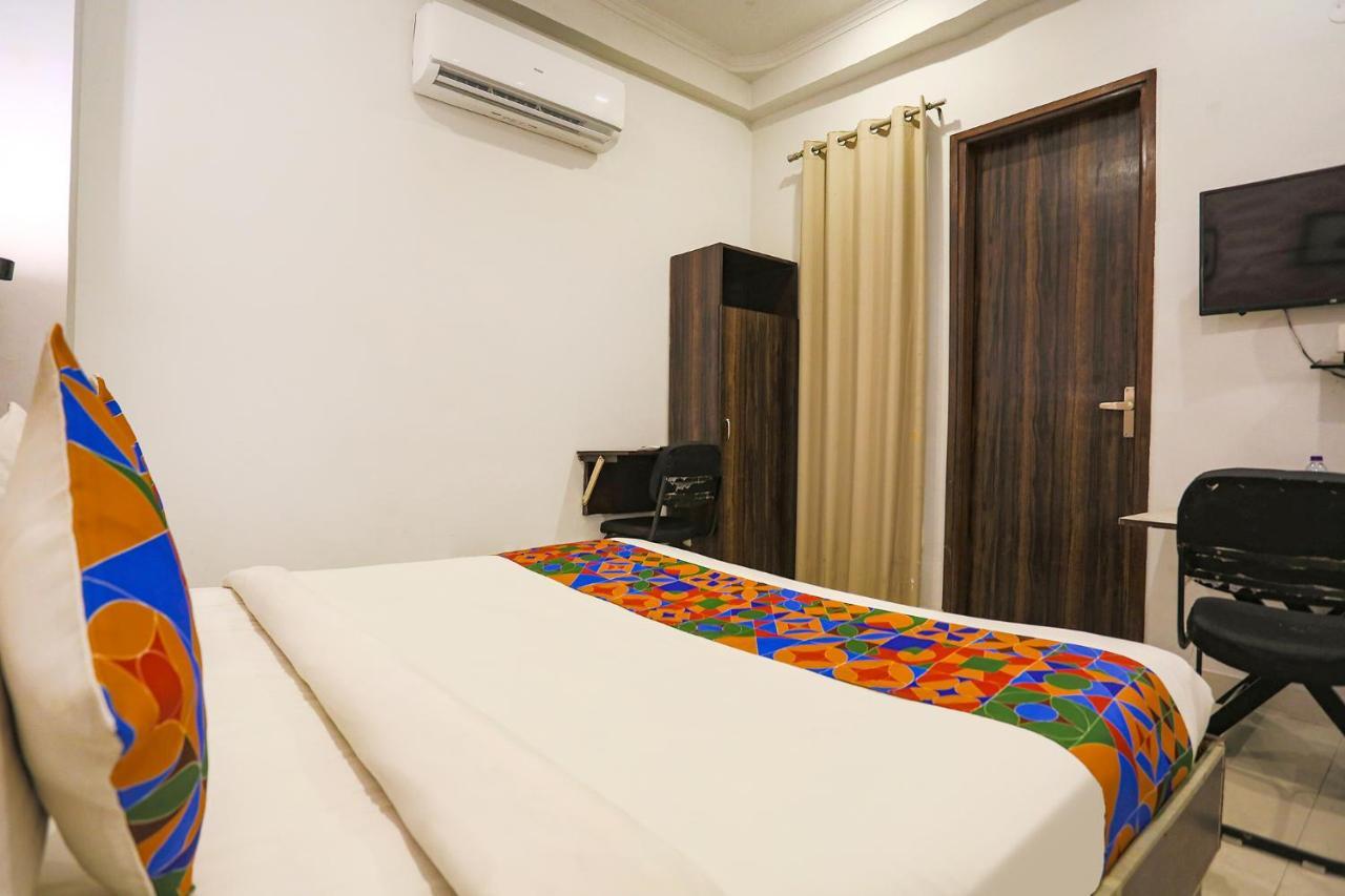Hotel Novel Suites Neu-Delhi Exterior foto