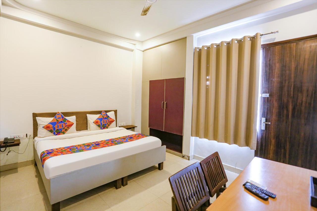 Hotel Novel Suites Neu-Delhi Exterior foto