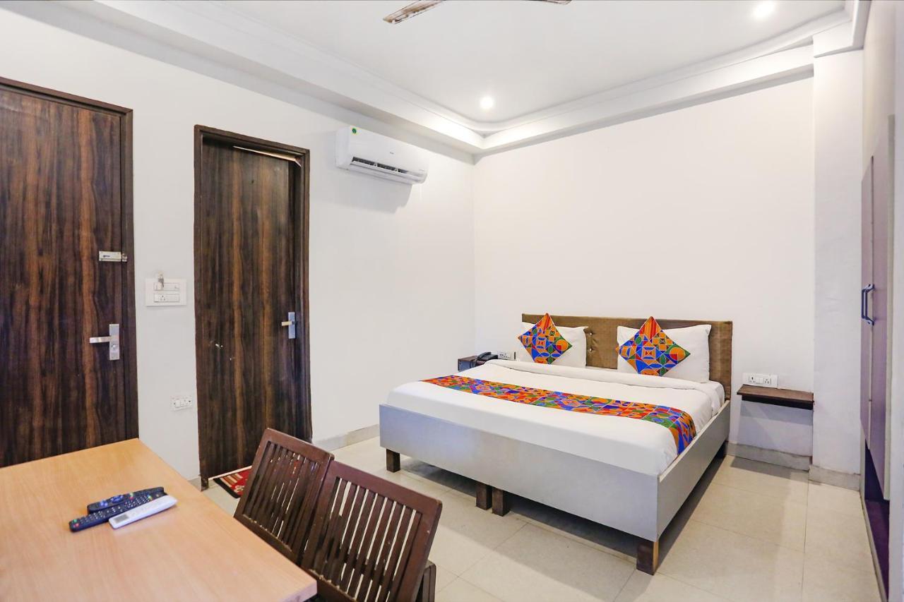 Hotel Novel Suites Neu-Delhi Exterior foto